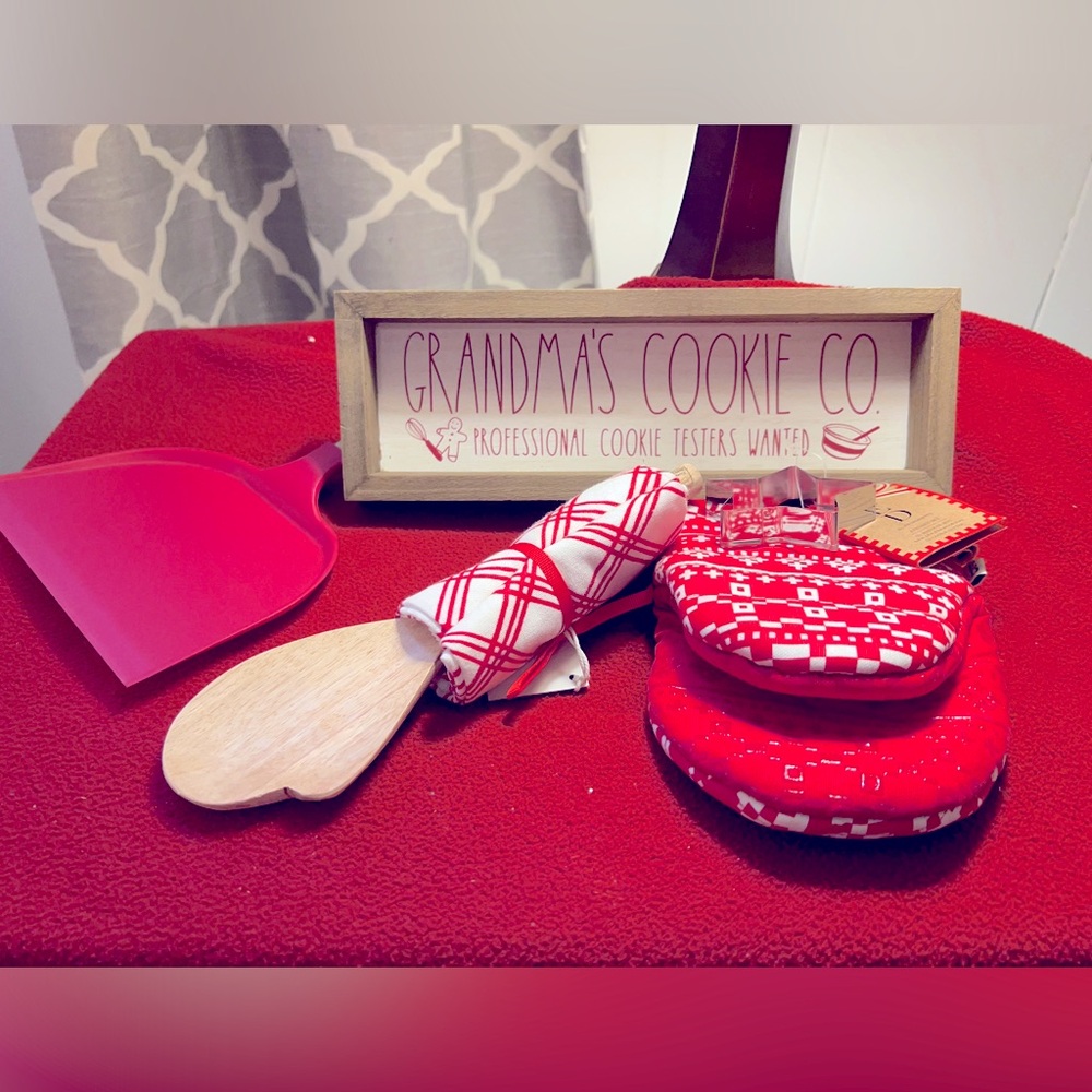 Holiday Grandma Cookie 6 Piece Bundle NWT